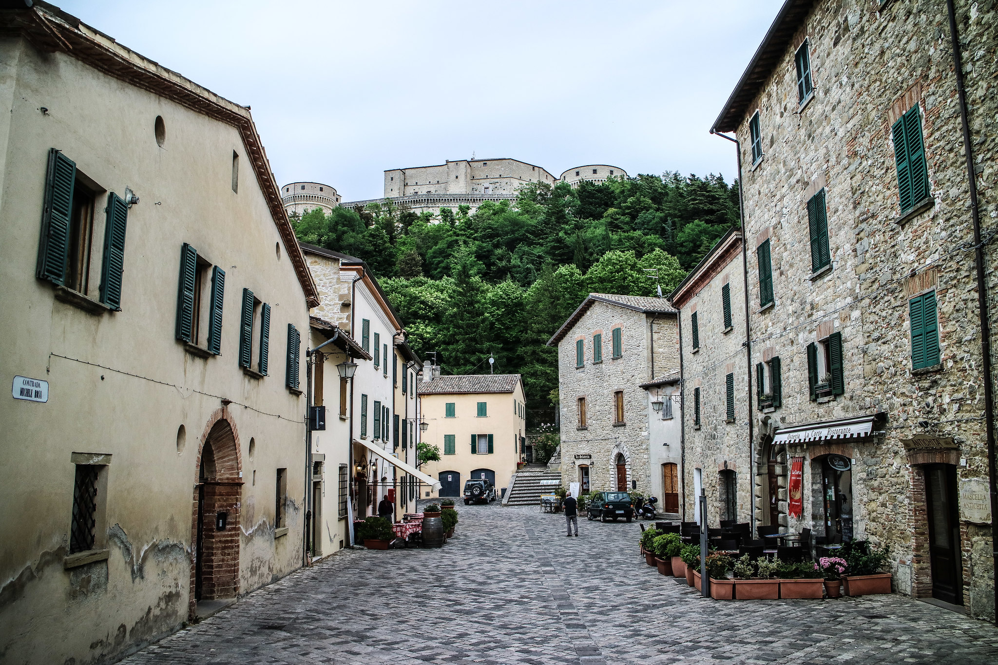Cos’hanno in comune Borgo Tuoro e San Leo?
